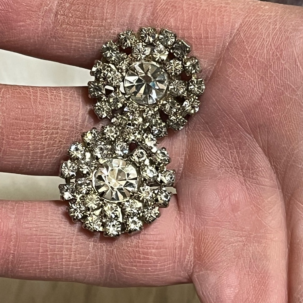 Gorgeous Rhinestones Screw Back Vintage Earrings - Picture 6 of 9